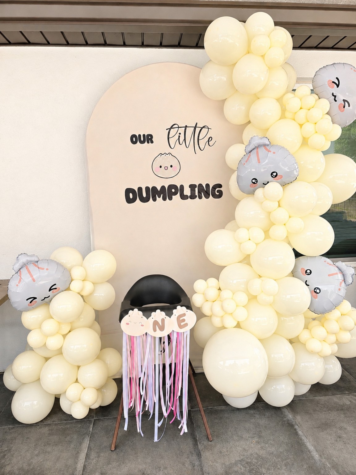 Our Little Dumpling baby shower balloon décor