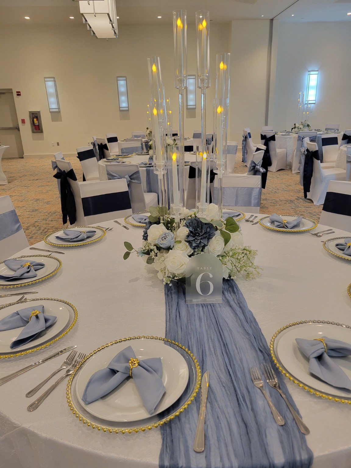Elegant blue and white event tablescape